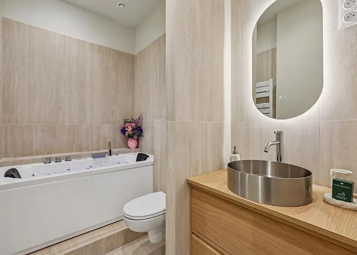 Lavie Maison - Design & Bath Apartment *